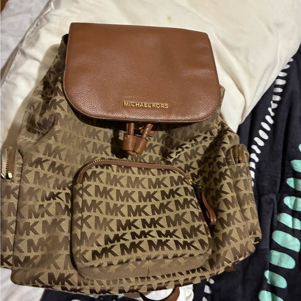 MICHAEL KORS Beige & Ebony Signature Abbey Backpack